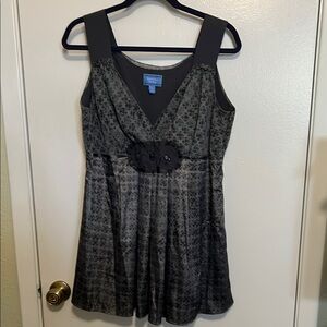 Simply Vera Vera Wang Silver Sleeveless V-Neck Top